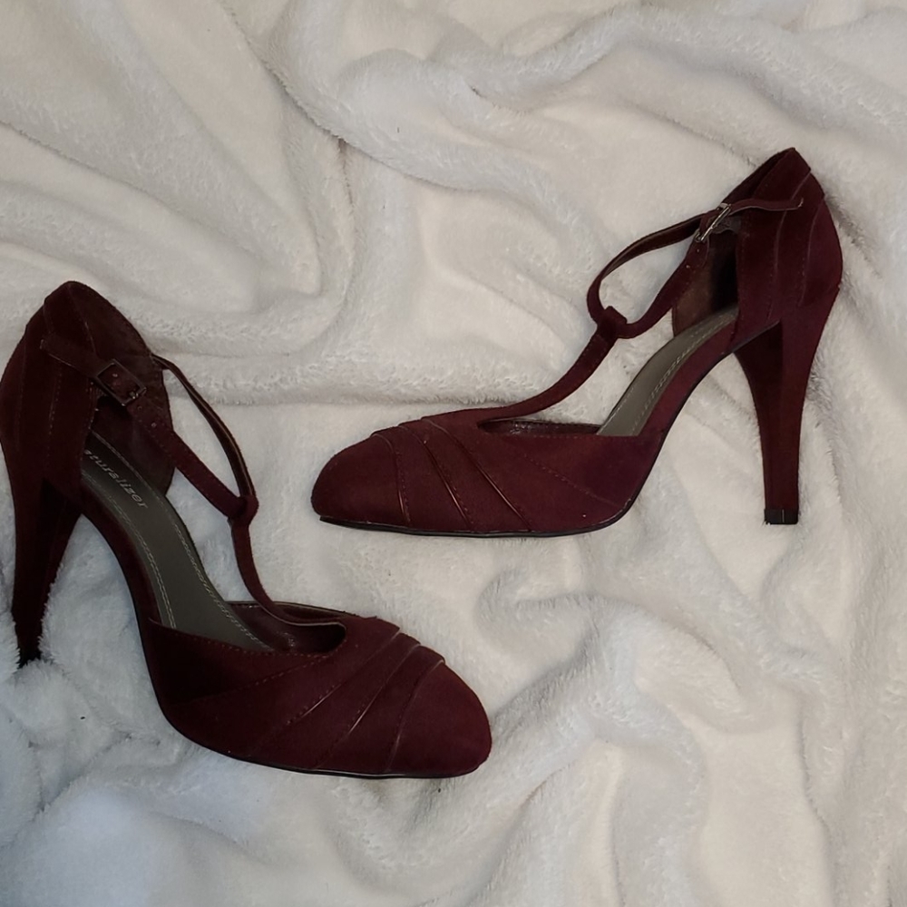 Burgundy Naturalizer Heels Size 6